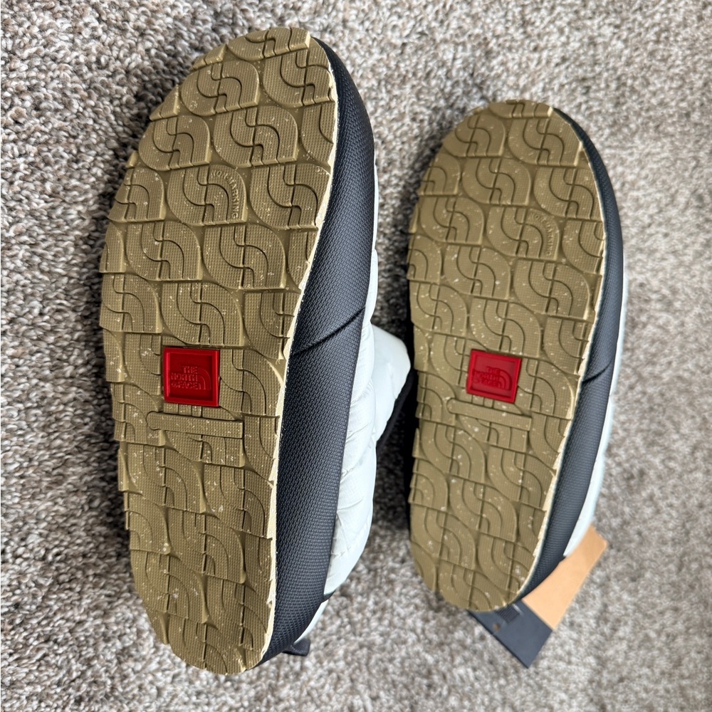 The North Face White Quilted Booties - Picture 7 of 8